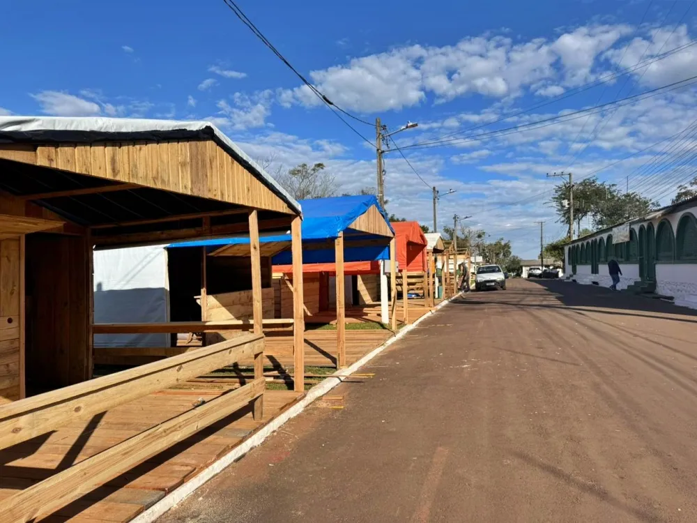 Cidade de lona ganha forma para o 39º Carijo da Canção