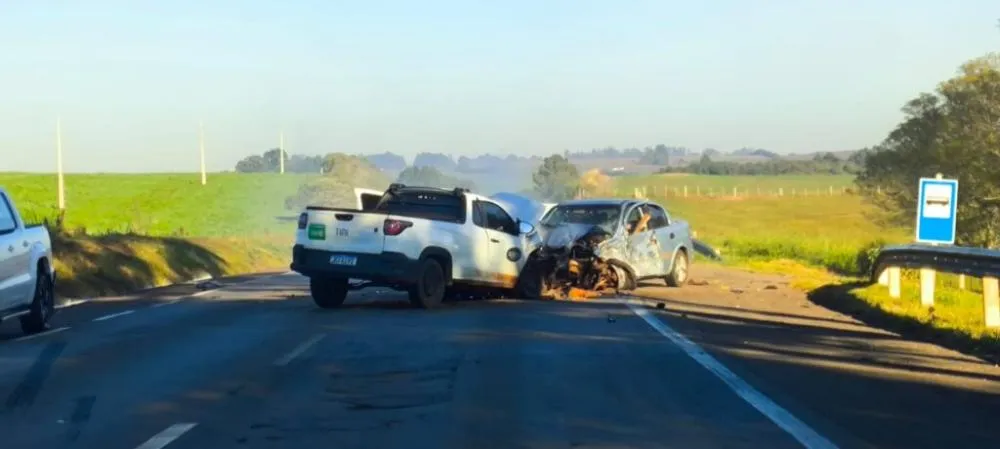  Acidente na BR-285 entre Carazinho e Passo Fundo envolveu um veículo Fiat Strada e um Astra com placas de Palmeira das Missões