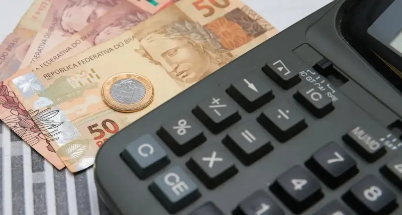Receita libera consulta a lote de restituição com R$ 16 bilhões Cerca de 8,7 milhões de contribuintes receberão.O pagamento será feito em 29 de maio