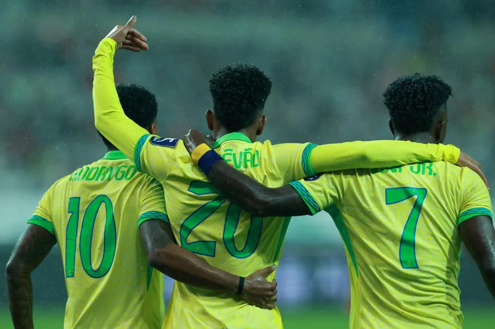 Seleção Brasileira se despede rumo à Copa com festa no Maracanã em goleada sobre o Panamá