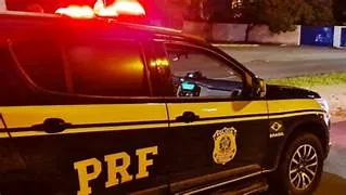 TRÂNSITO | GRAVE ACIDENTE ENTRE MOTO E CARRO DEIXA DOIS JOVENS FERIDOS NA BR-285, EM PANAMBI