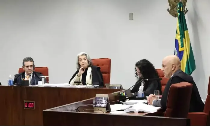 Eduardo Bolsonaro condenado por coação em ação da trama golpista